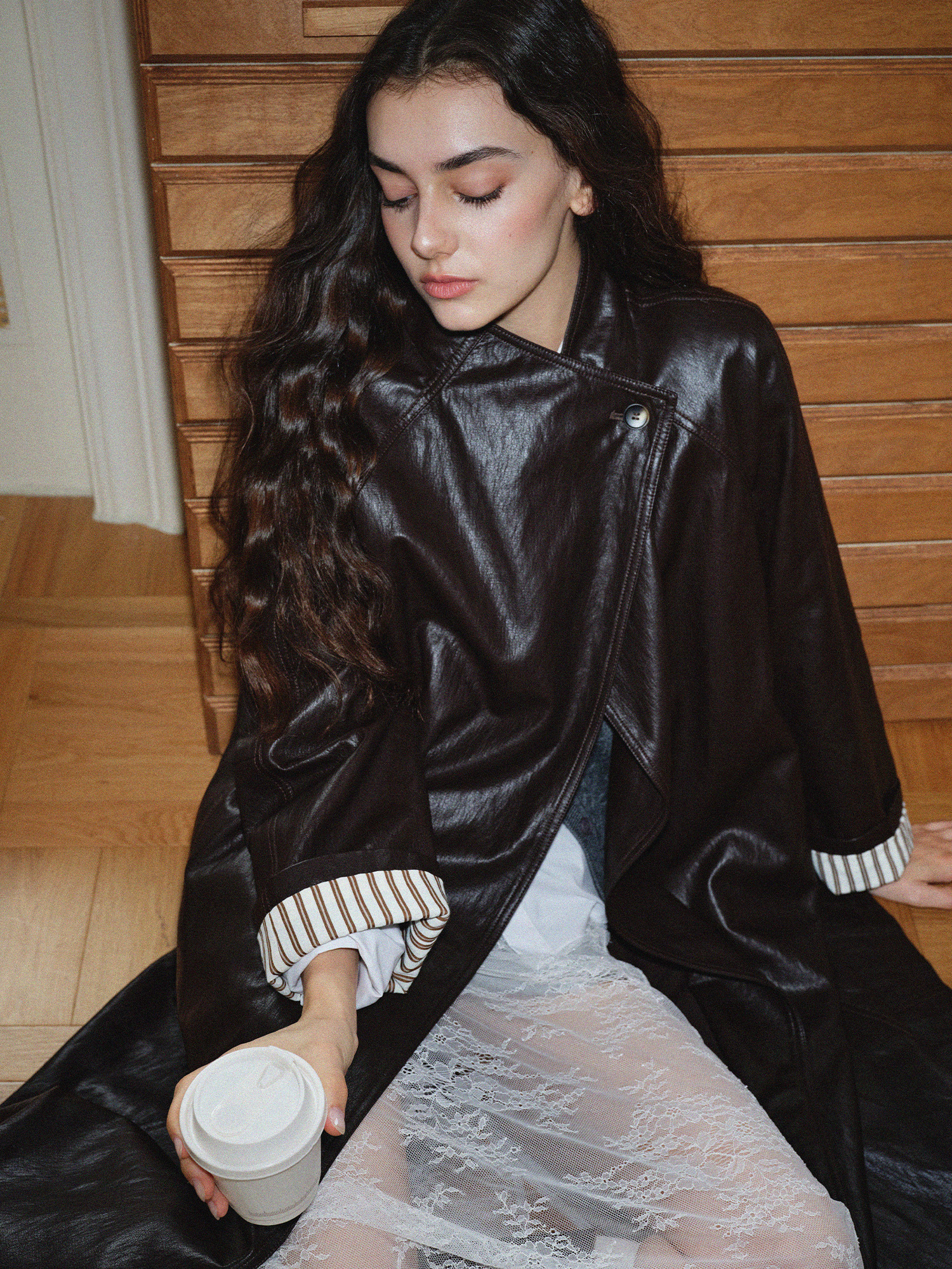 DUSHU Plus Size Damen [COCO MOUSSE] Langer Mantel aus Proteinleder mit Stehkragen, 2025, stilvolle Herbst-Lederjacke