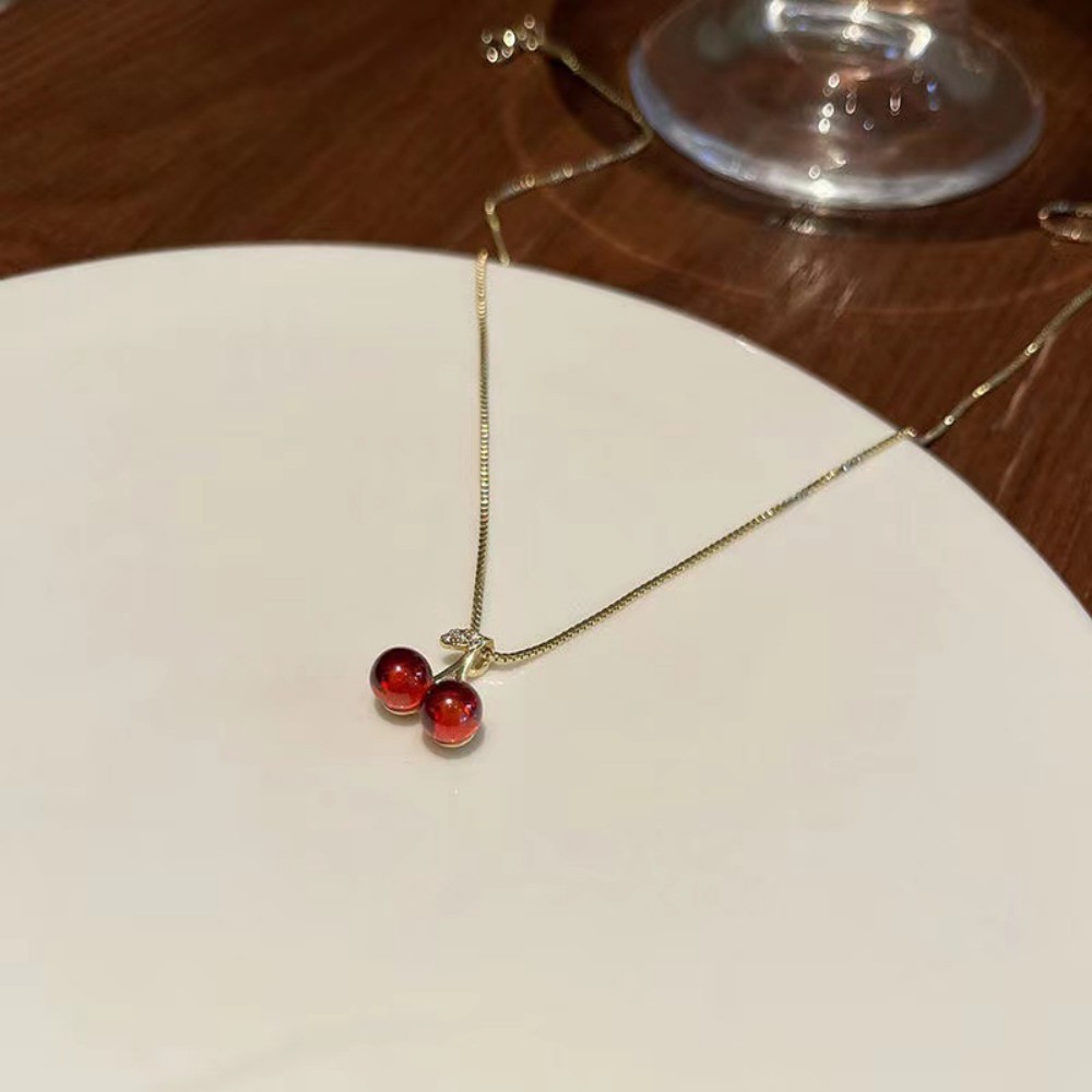 Collana con ciondolo ciliegia rossa alla moda per donna, catena dorata, gioielli di frutta, accessorio per feste, regalo di compleanno