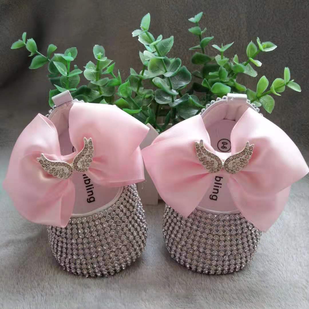 Повязка на голову с жемчугом и розовой лентой