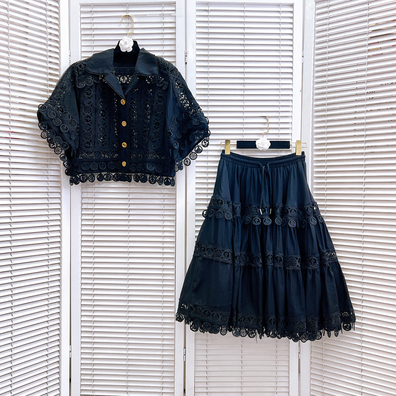 高級中空アウトドレス 2 点セット女性の 2025 夏休み刺繍レースジャケット白トップスプリーツショートスカートスーツ
