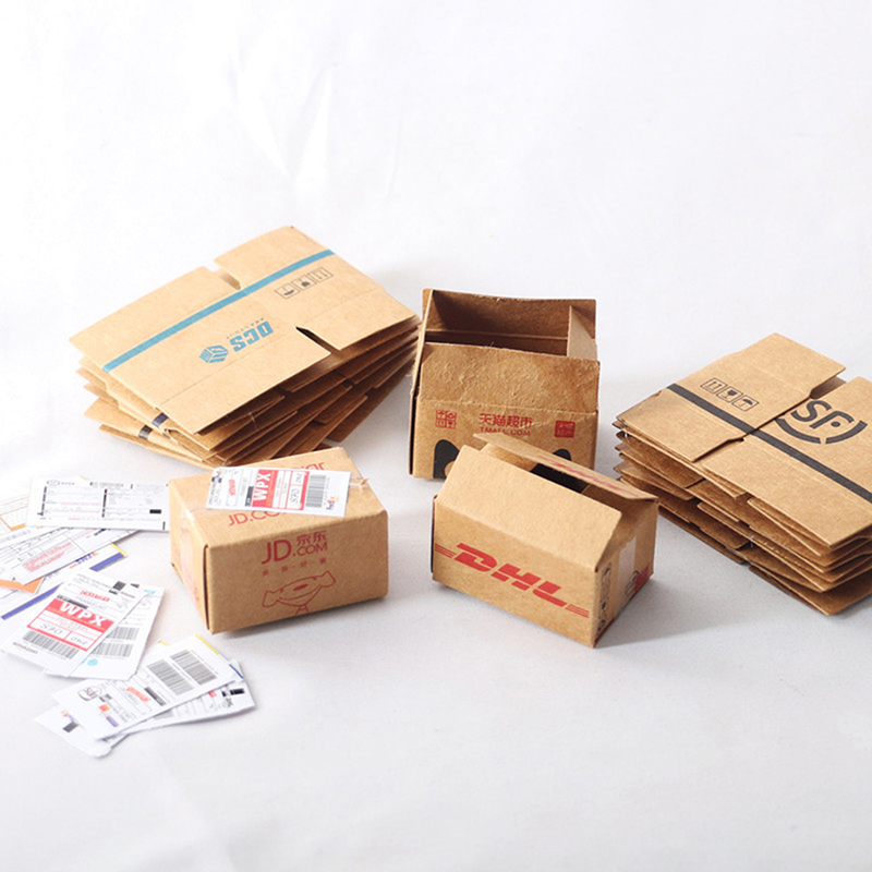 Caja de cartón en miniatura para casa de muñecas, kit de muebles de decoración, juguetes para regalo de Navidad, 1:12, 1 Juego