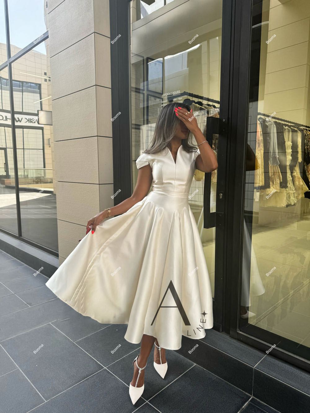 Booma Einfache A-Linie Kurze Ballkleider V-Ausschnitt Satin Damen Abendkleider Teelang Party Ballkleider Maßgeschneidert