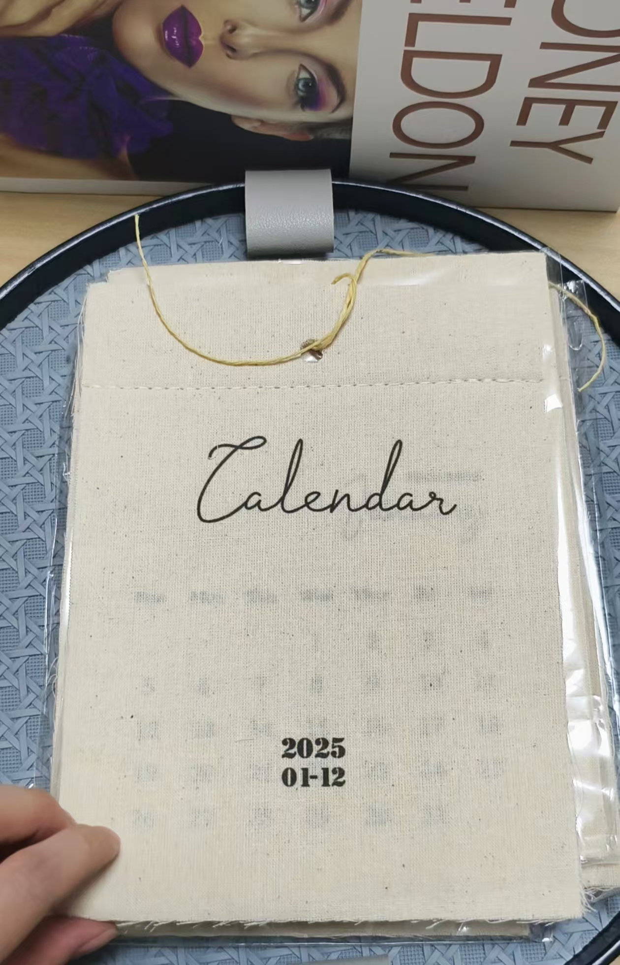 Ins 綿布 2025 壁掛けカレンダー韓国スタイル装飾英語カレンダーオフィス家の装飾人気のポーズ小道具