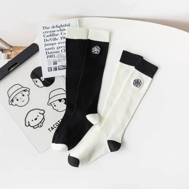Calcetines largos japoneses de Camelia rosa para mujeres y niñas, calcetines hasta la rodilla de algodón con flores de Lolita, falda Ins para estudiantes, calcetines hasta la pantorrilla a juego