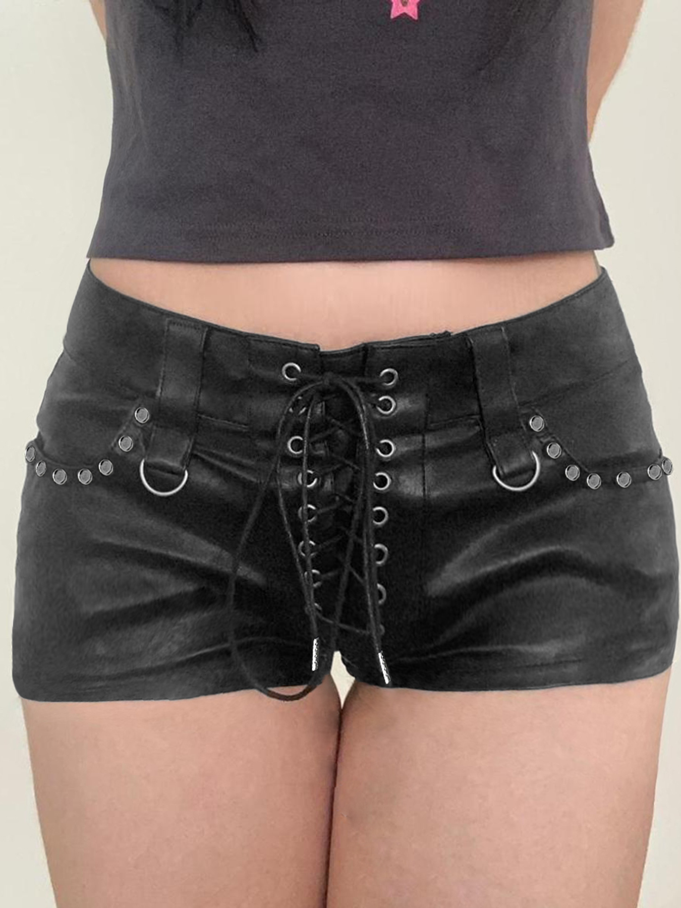 Weekeep-pantalones cortos Retro de retazos con remaches de PU para mujer, pantalones cortos ajustados de cuero negro con cordones, ropa Hippie informal estética y2k