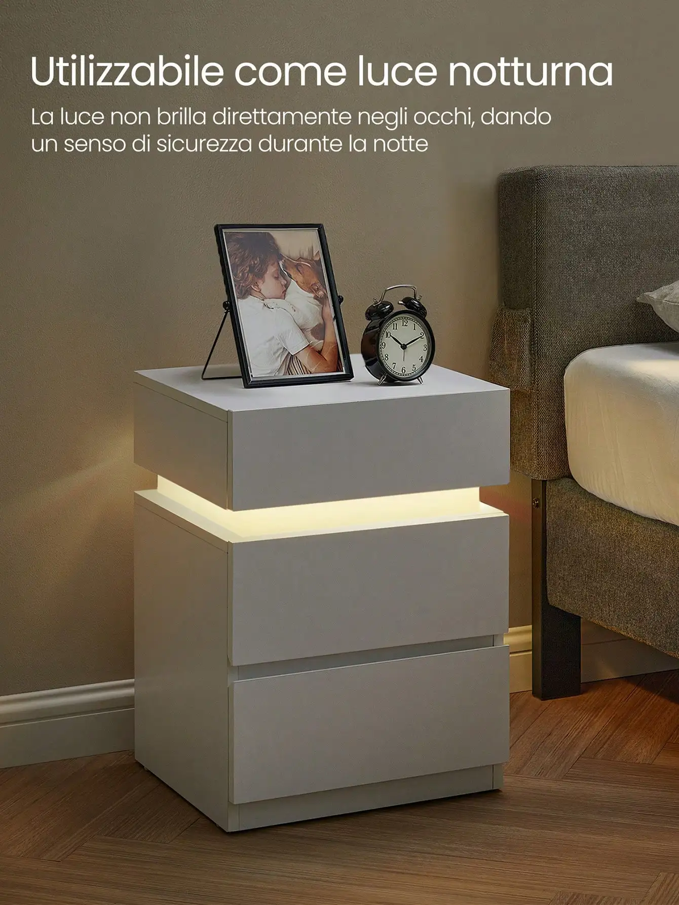 VASAGLE Comodino con Striscia LED Multicolora Variabile, 3 Cassetti, Tavolino, Stile Moderno, 35 x 40 x 55 cm, Bianco
