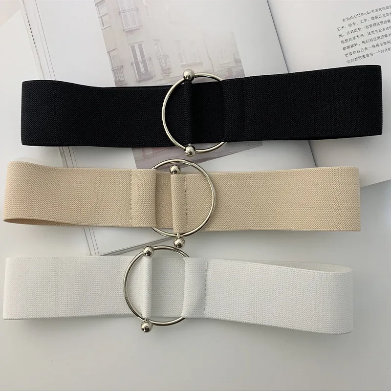 Cinturones para mujer Negro Cintura simple Banda elástica para mujer Hebilla redonda Decoración Abrigo Suéter Vestido de moda Blanco arroz