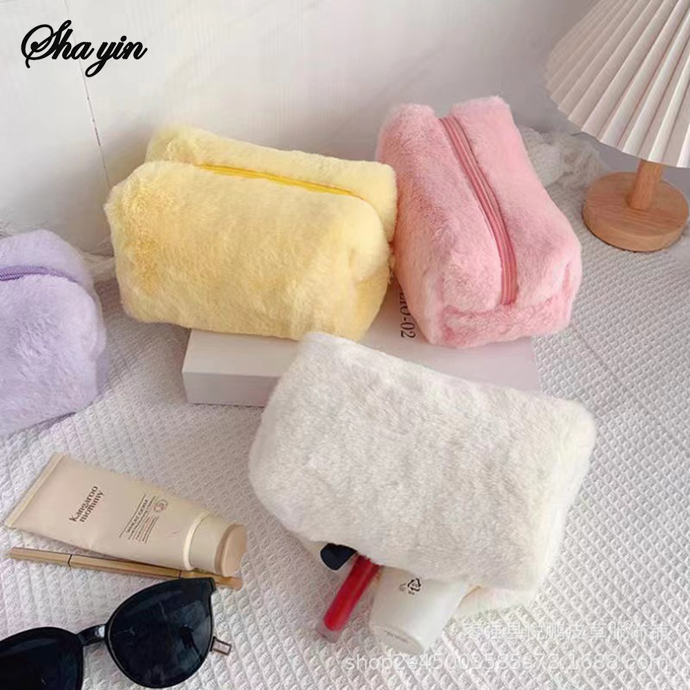 Elegant Velvet Makeup Bag, Large Capacity Niche Design Cosmetics Pouch, Cute High-End Toiletry Bag for Women