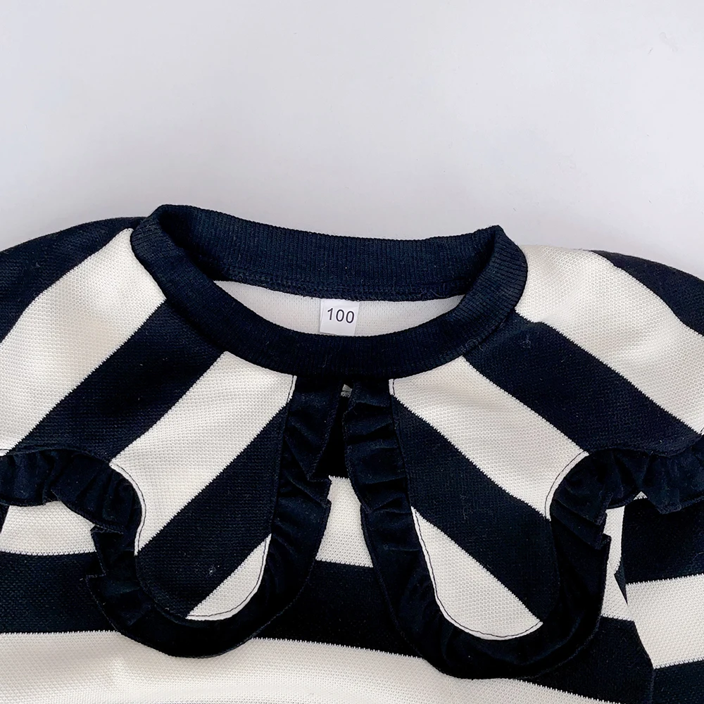 Set a maniche lunghe da ragazza Autunno e inverno Nuovo top a righe pieghettate con risvolto ampio da ragazza + pantaloni a zampa d'elefante Set da ragazza in due pezzi