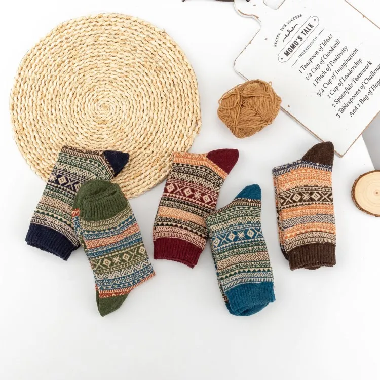 5 pares de calcetines de invierno para hombre, calcetines gruesos de lana de oveja, calcetines cálidos de estilo Retro para hombre, calcetines coloridos de moda para botas de nieve