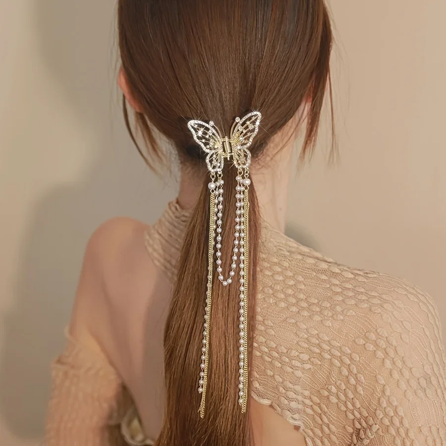 1 個のフルダイヤモンド中空蝶タッセルヘアアクセサリー、パールビーズチェーン後頭部グラブクリップ、亜鉛合金サメクリップ