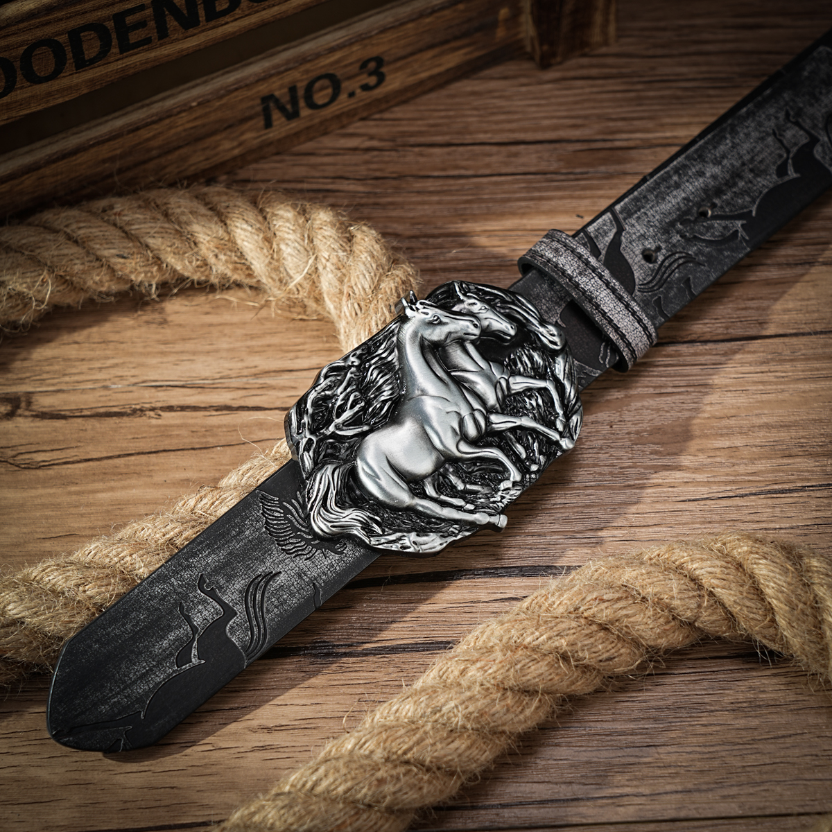 ウエスタン カウボーイ PU レザー ベルト - メンズ ウエスト ストラップ 雄牛の装飾 花の彫刻 ジーンズ用