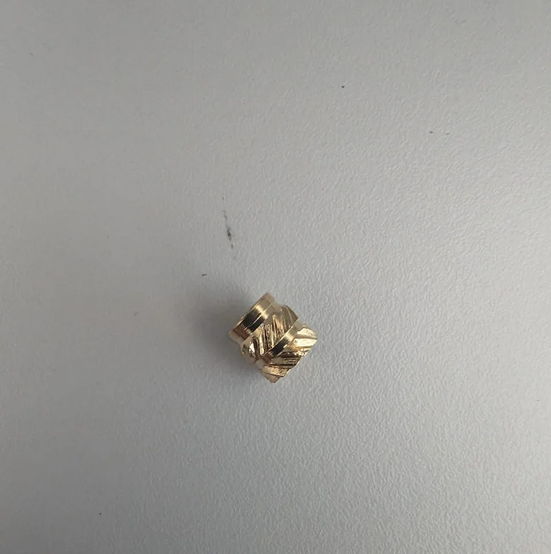 Rollo de tuerca de cobre termofusible, moldeado por inyección de flores, M2M3M4M5M6M8, inserto de cobre preintegrado, suelo prensado en caliente, ocho tuercas diagonales