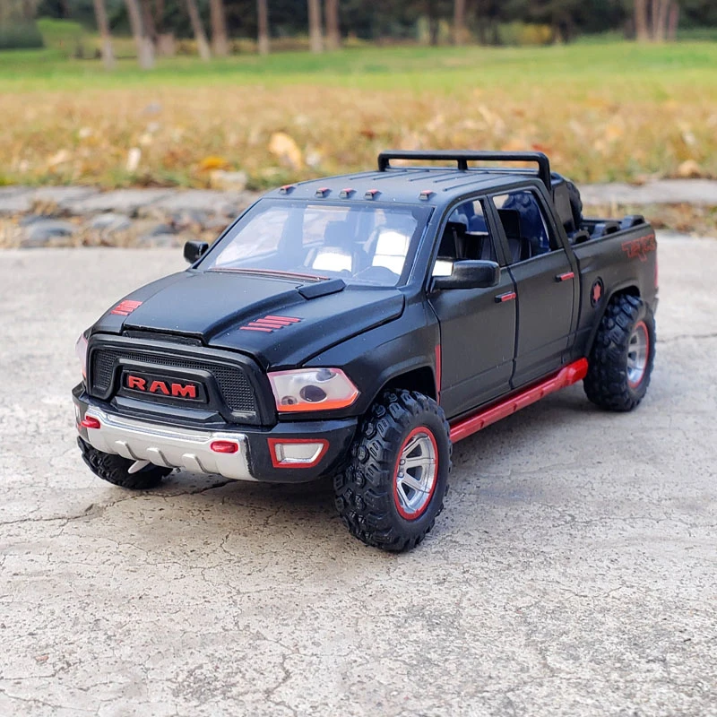 Model ciężarówki RAM Pickup Truck ze stopu 1:32 z dźwiękiem, światłem i mechanizmem sprężynowym - zabawka dla dzieci do przygodowej zabawy