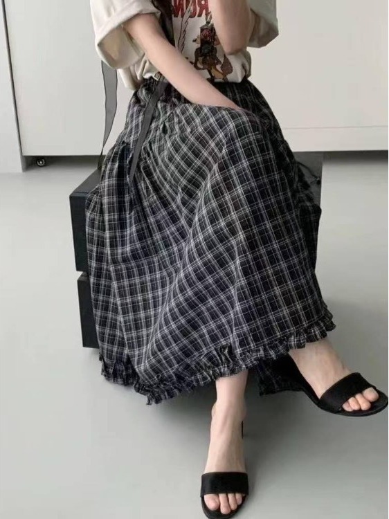 Saia  A-Line Retro em Xadrez Preto para Mulheres Verão 2025 Cintura Alta com Barra Larga e Detalhes Florais Modelo Solto ...
