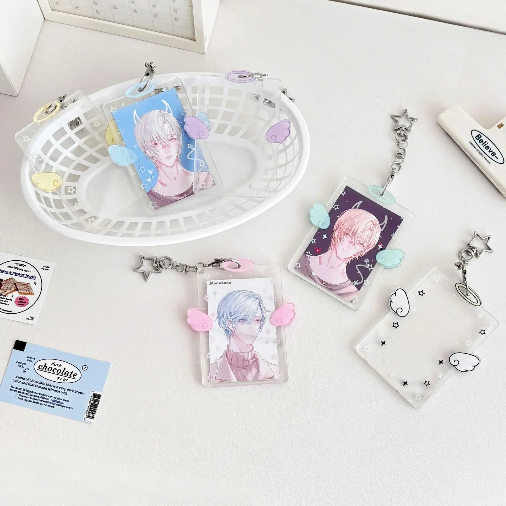 K-POPカードホルダーキーホルダー スリーブ クリアアクリルバッジIDホルダー アイドル K-POPアルバムバインダー フォトフレーム