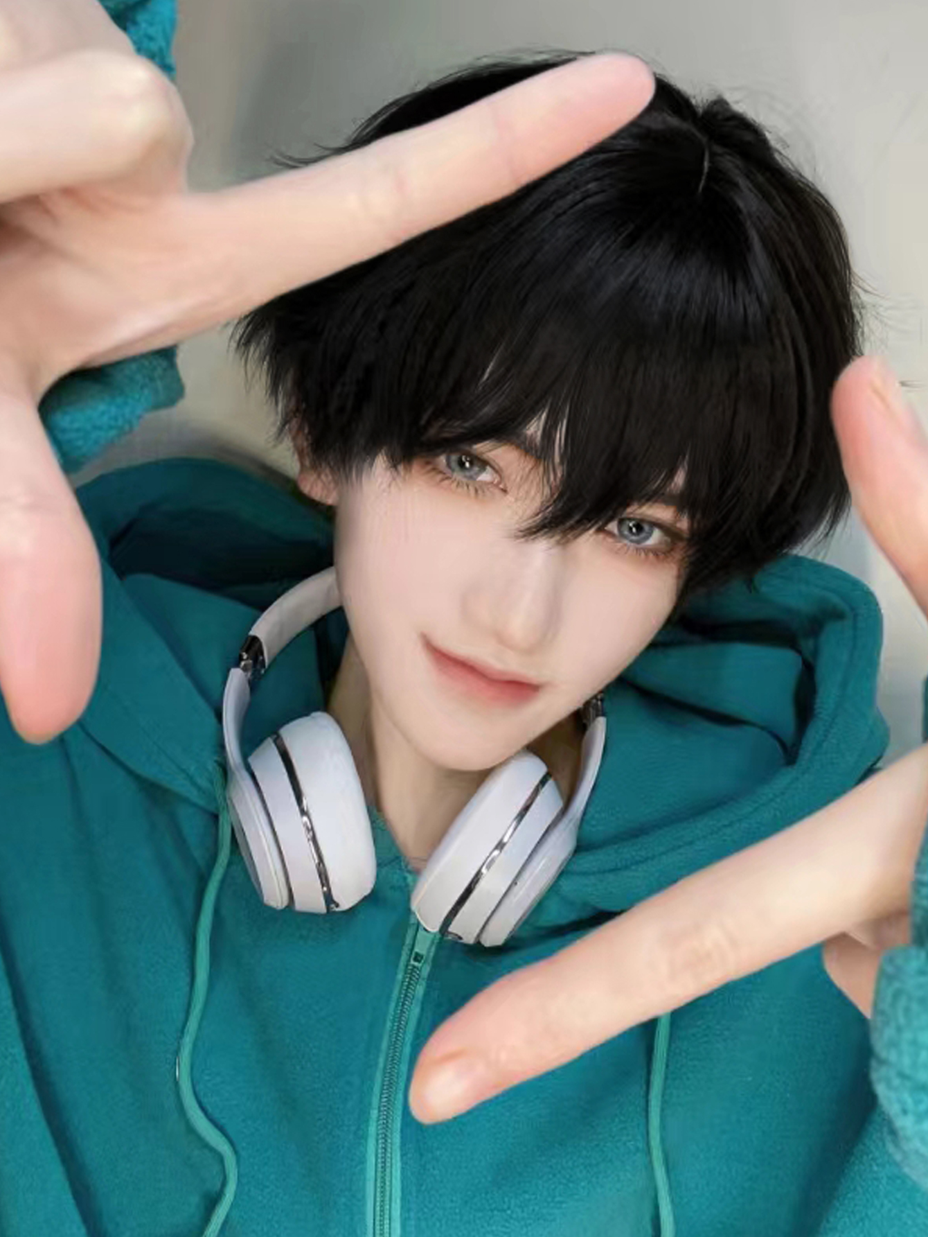 男性と女性のためのフリンジ付き合成かつら,短い滑らかな髪,美しいスタイル,黒い色,さわやか,日常使用,耐熱性,10インチ