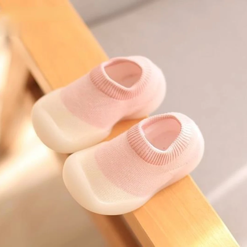 ถุงเท้าเด็กรองเท้าเด็กทารกการจับคู่สีน่ารักเด็กรองเท้าตุ๊กตานุ่ม Soled เด็กรองเท้าผ้าใบ BeBe เด็กวัยหัดเดิน First Walkers