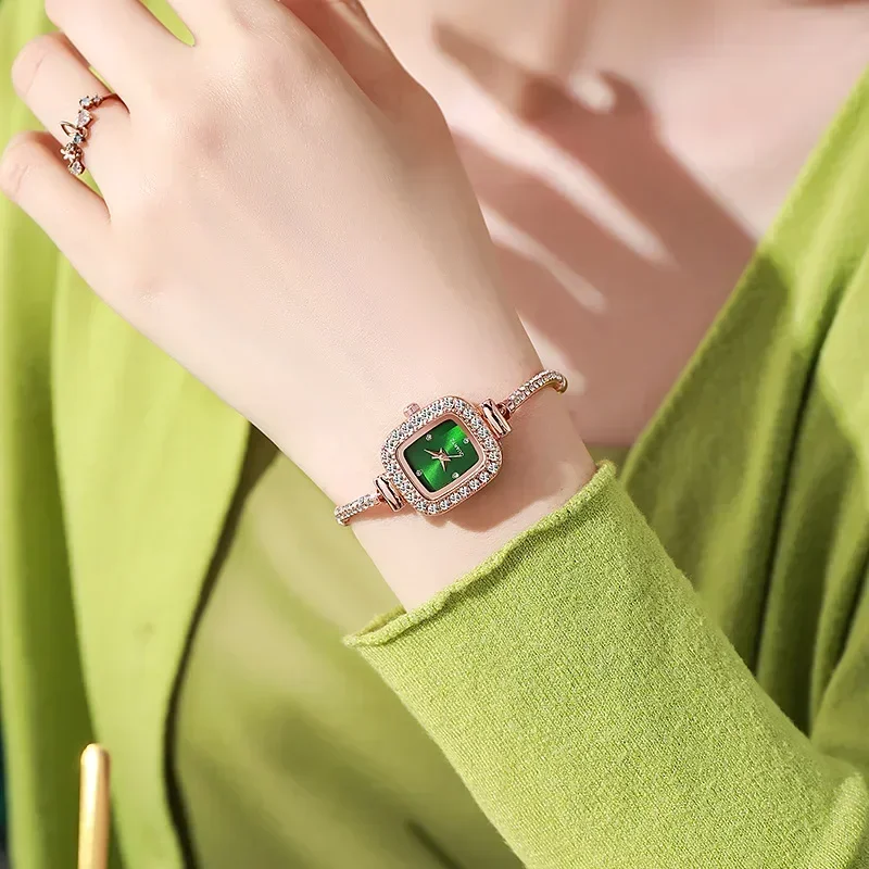 Relojes de pulsera de cuarzo cuadrados a la moda con nuevo temperamento, reloj de lujo ligero para mujer, reloj de cuarzo con ajuste libre para mujer 2024
