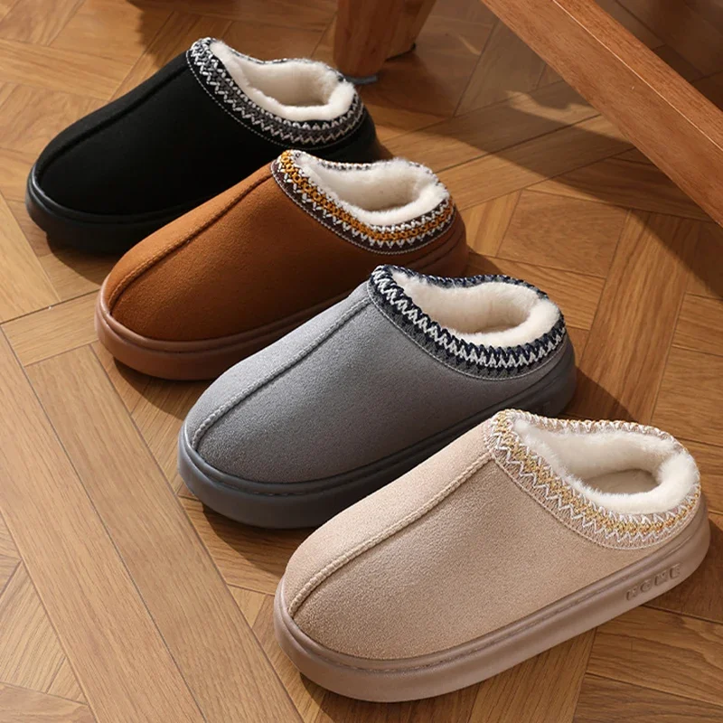Nuevas zapatillas de plataforma mullidas a la moda para mujer, zapatos cálidos de algodón de felpa para invierno 2025, Zapatillas de casa Unisex antideslizantes cómodas para mujer
