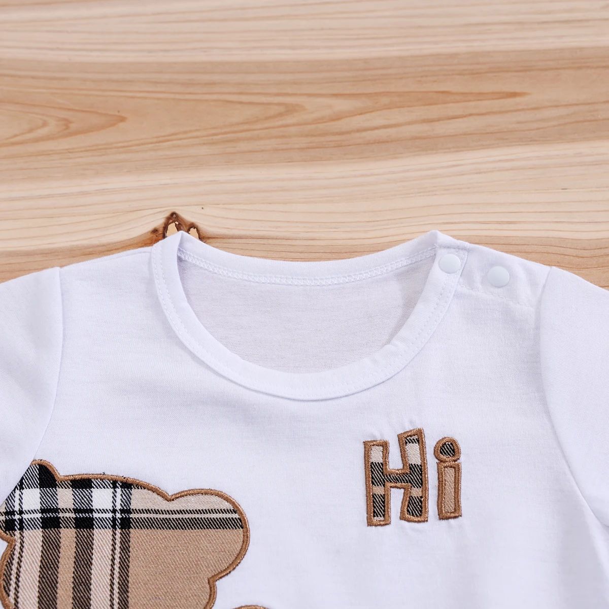 2 個 IURNXB ベビー服セット幼児半袖 Tシャツ + ショーツ漫画チェッククマプリントかわいい子供トップスパンツカジュアルスーツ 3-24M