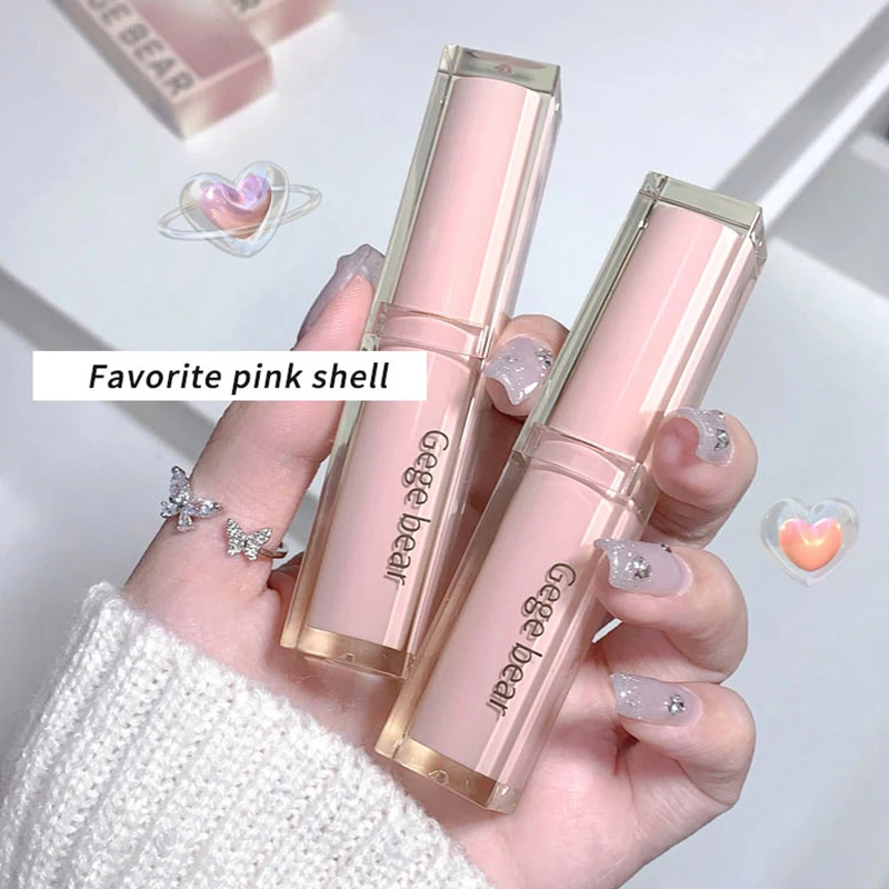 Wanneer Lichte, Zachte En Gladde Lippenstift Hydrateert Hydraterende En Witte, Niet Gemakkelijk Om Vast Te Houden Aan De Beker