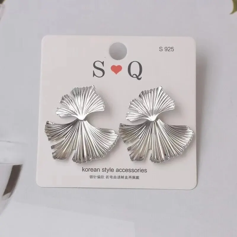 Einfache Silber Farbe Metall Große Pflanze Ginkgo Blatt Ohrringe für Frauen Mode-Statement Stud Ohrring Schmuck Geschenk Pendiente