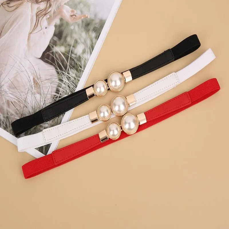 Un cinturón delgado para el vestido, que puede cinchar la cintura, exuda un encanto elegante y retro. Temporó un doble hebilla perla.