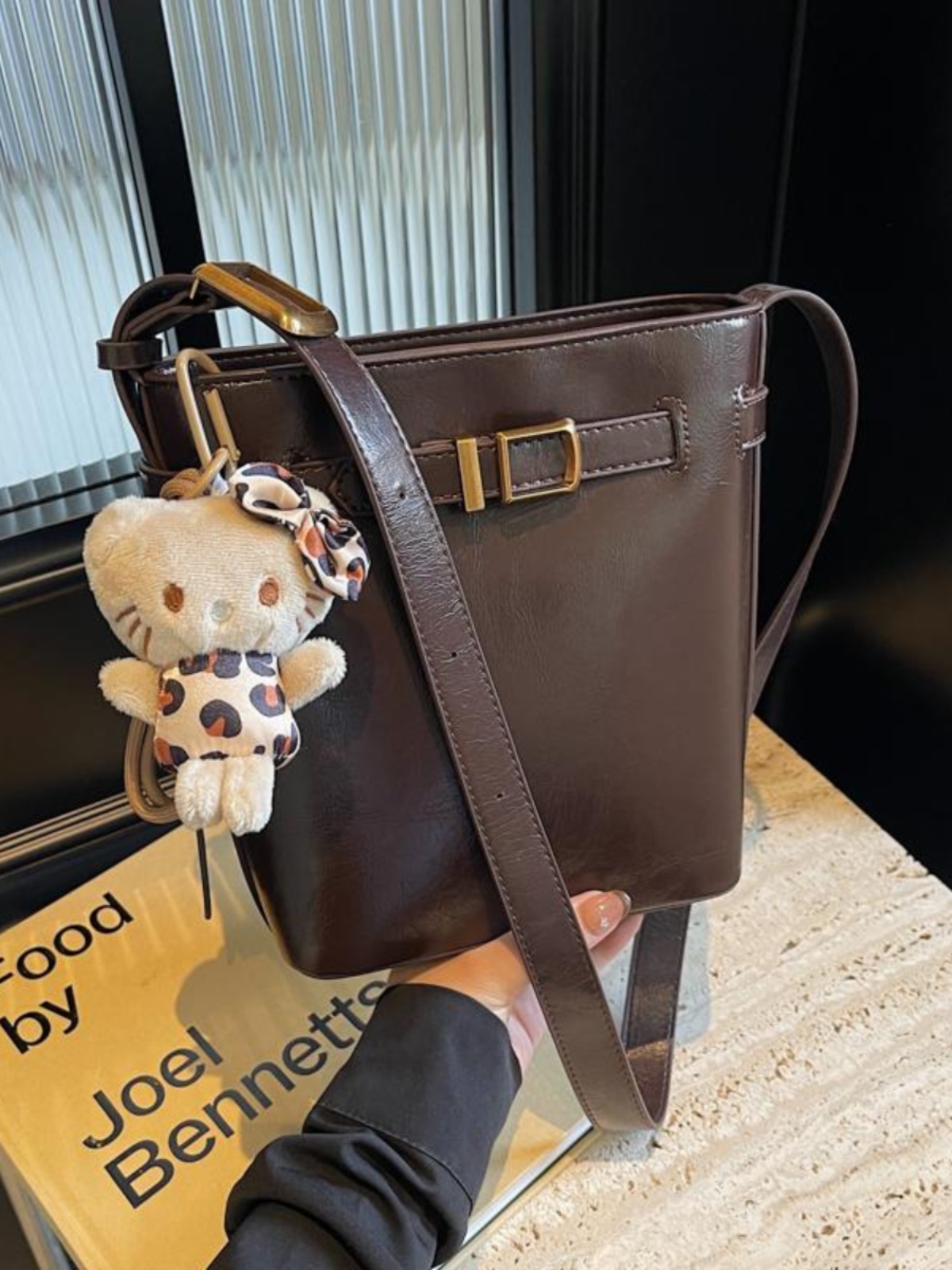 レトロミニマリスト女性のバケットショルダーバッグファッショナブルな秋冬新スタイルソフト Pu レザーラウンドシリンダー形状ハンドバッグ