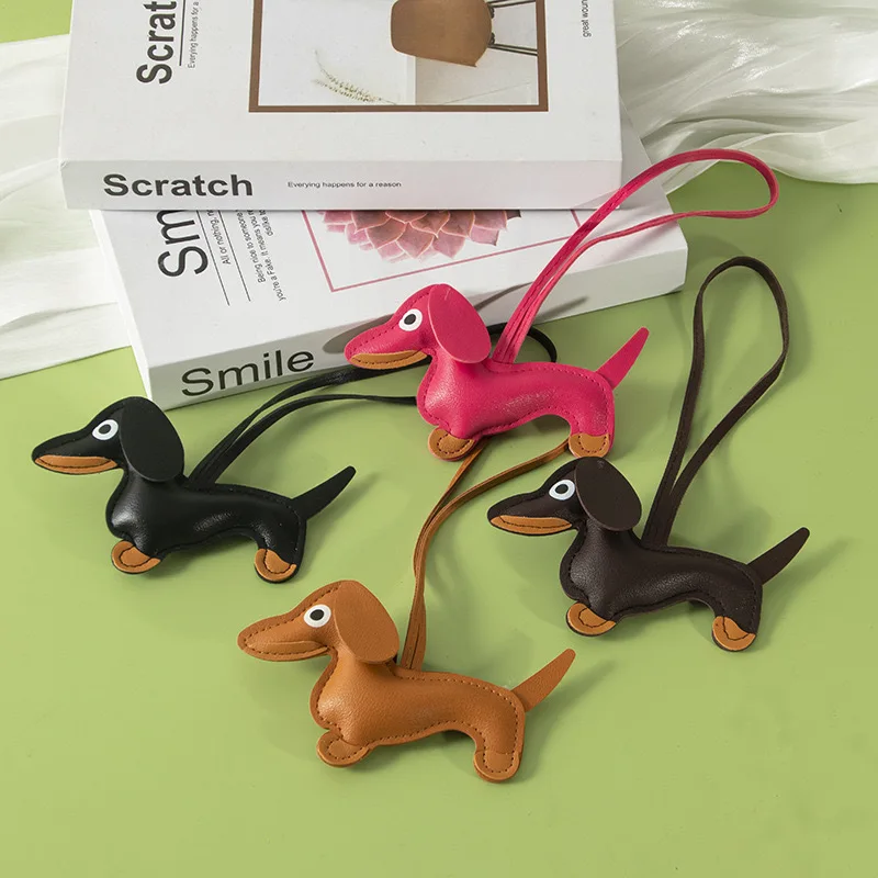 クラシックで可愛い子犬のバッグペンダントキーホルダー、ファッショナブルなPUレザーダックスフントキーリング、バッグアクセサリー卸売