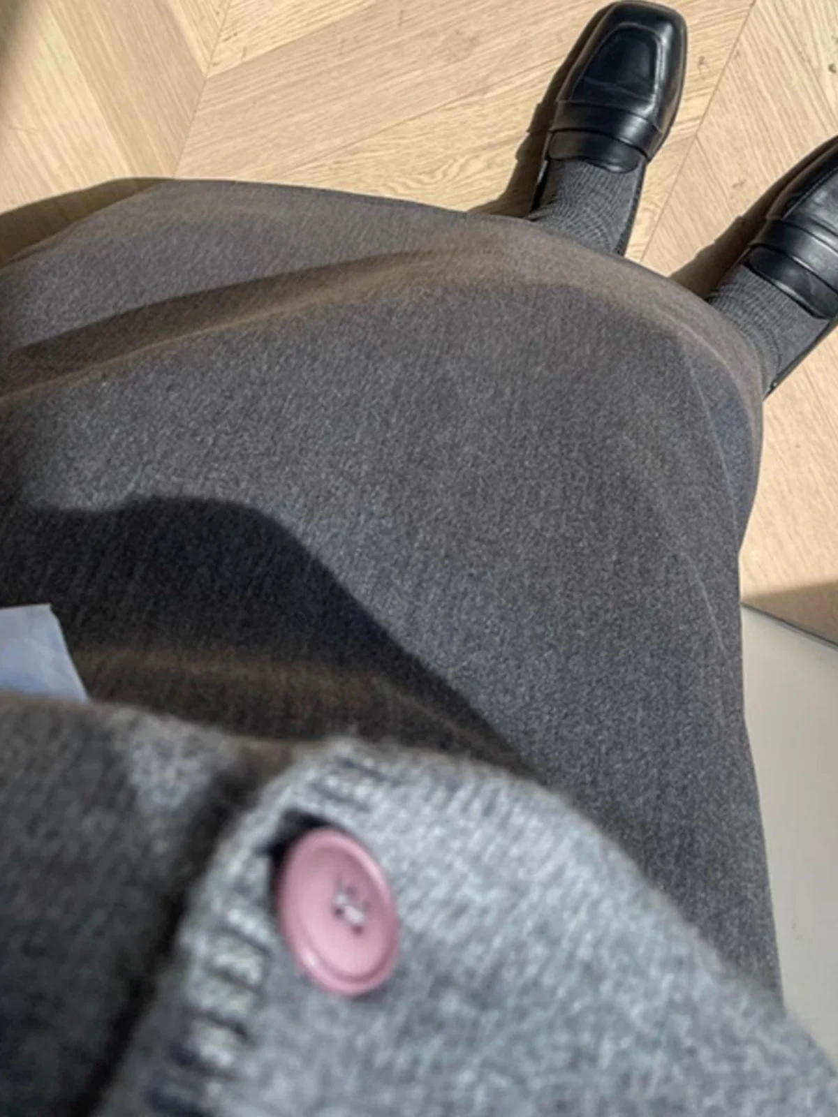 「MD」A · Moda" Otoño e Invierno 2024 Invierno Nueva falda de traje con abertura en la espalda gris