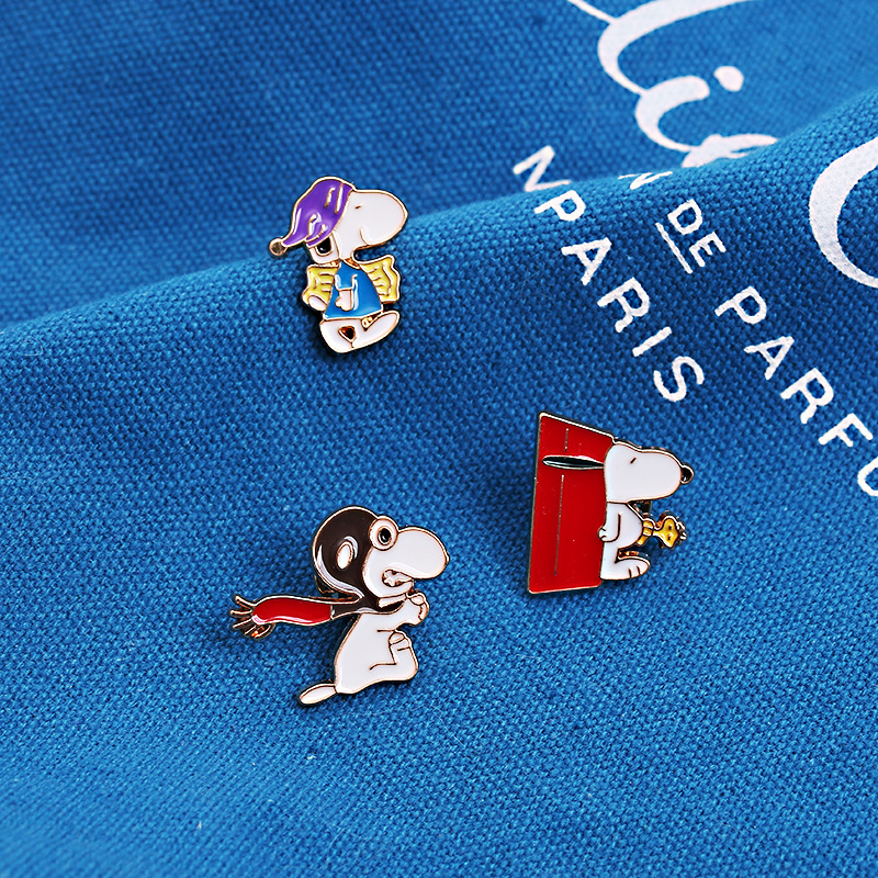 Snoopy Men Pin Ve Áo Thổ Cẩm Hoạt Hình Hình Huy Hiệu Da Bò Lapel Pin Nữ Trang Sức Phụ Kiện Trang Trí Quà Tặng
