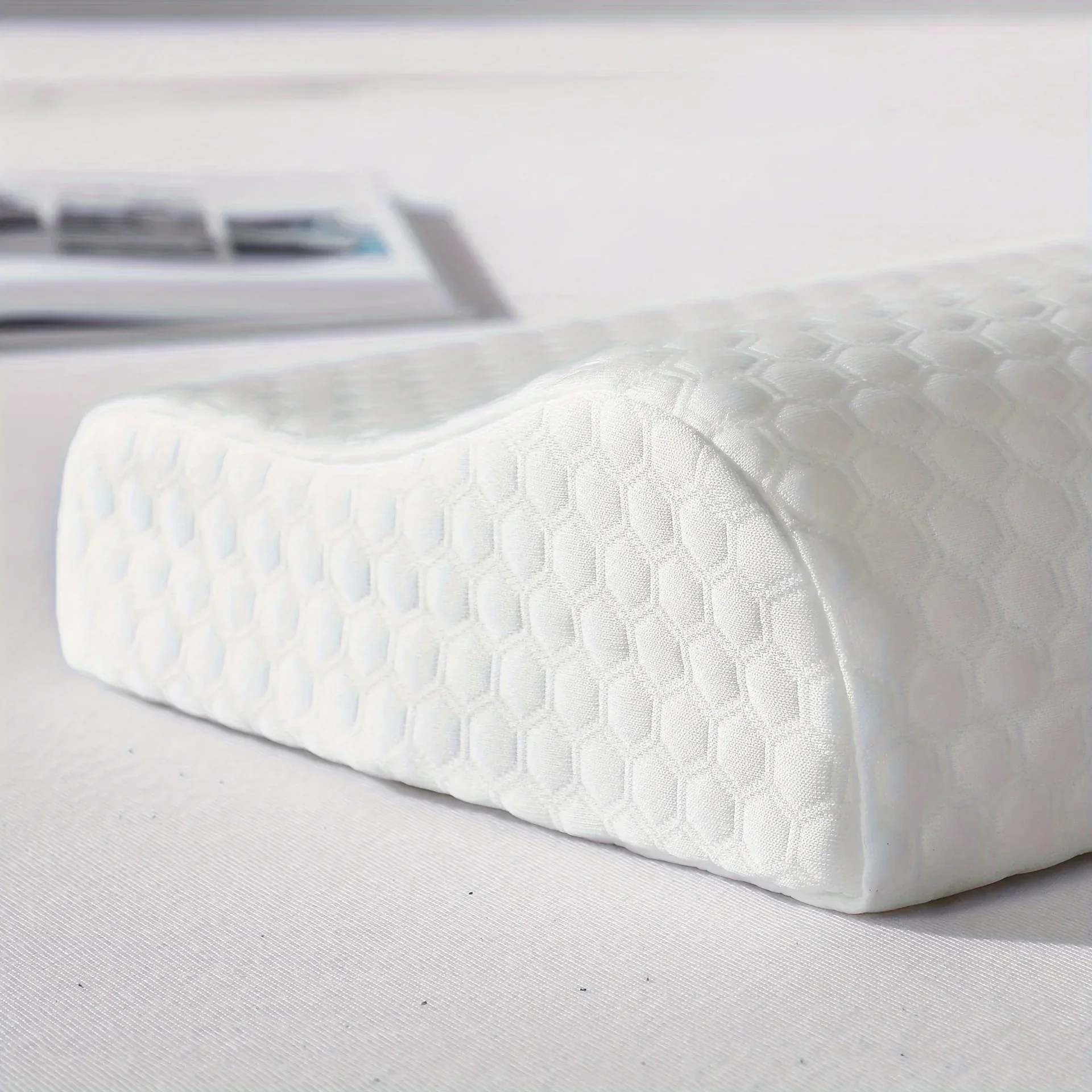 1pc Memory Foam Pillow Featuring A Knitted Fabric Cover and A Polyurethane Core   , Suitable for Machine Washing