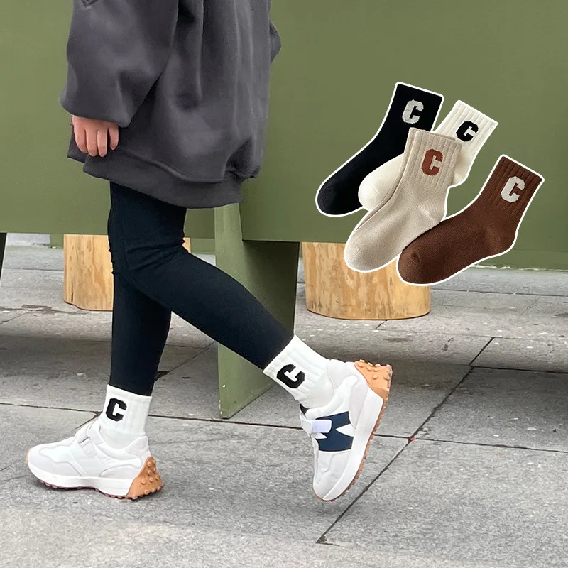 Calcetines de algodón coreanos para niños Y niñas, medias simples de alta elasticidad con letras del alfabeto, de Color sólido, para otoño e invierno, de 1 a 12 años, 4 pares por lote