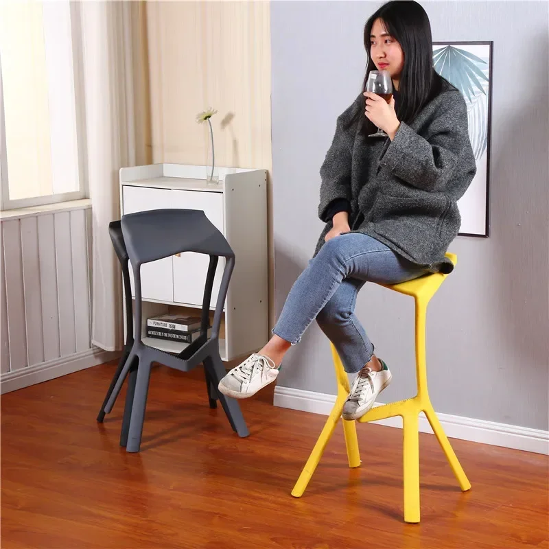 Nordic สตูลพลาสติกบ้านห้องนอน Ottomans เฟอร์นิเจอร์สาวโมเดิร์น Dressing สตูล Creative โรงแรมแผนกต้อนรับเก้าอี้