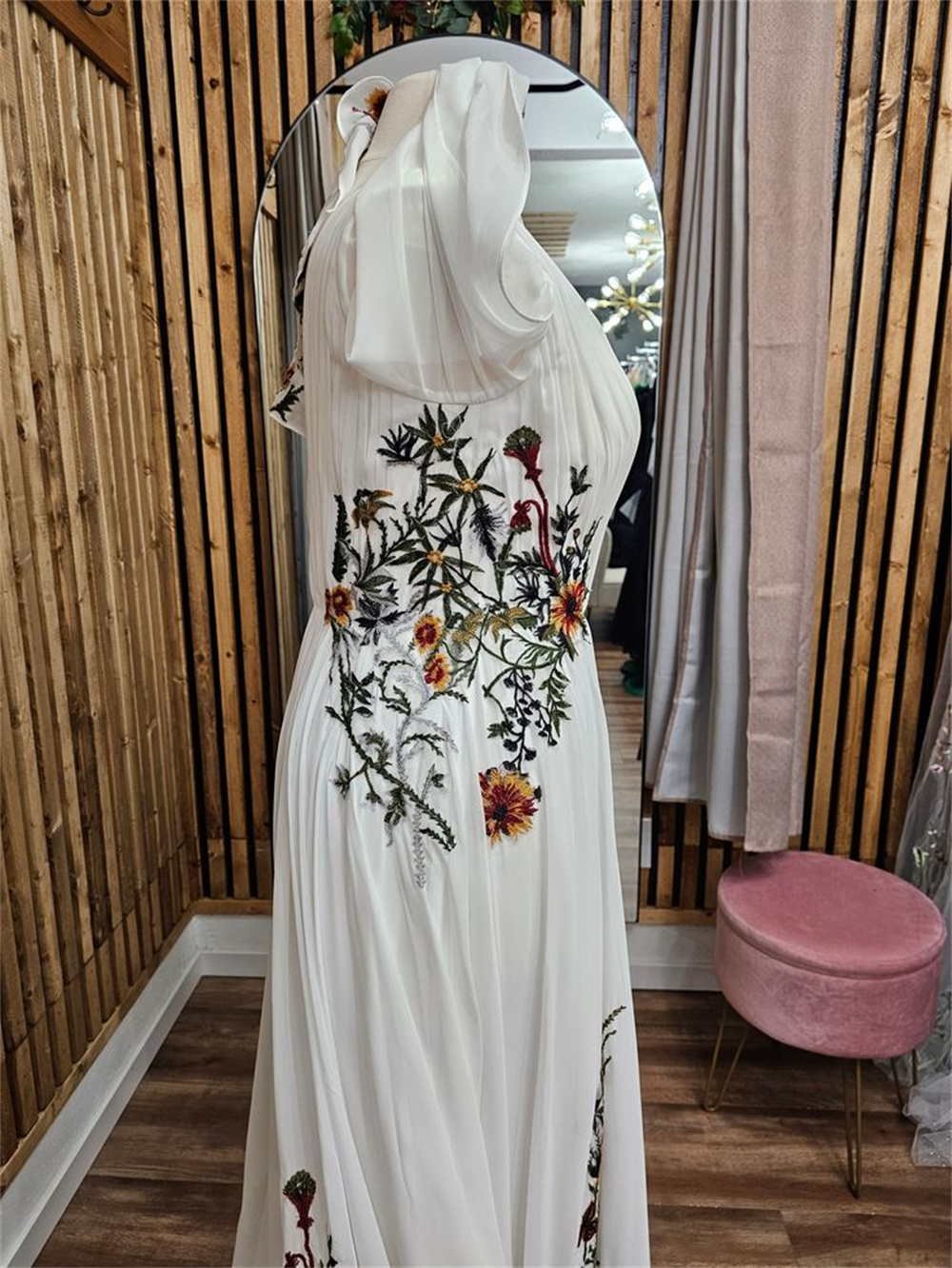 Amanda ที่กําหนดเองสีขาวผ้าไหมชีฟองชุดราตรี V คอดอกไม้พิมพ์ชุดราตรี Elegant แขนยาวยาว Train Party Dresses