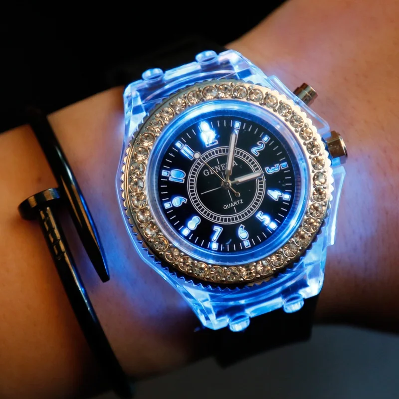 LED Licht Flash Leuchtende Uhren Frauen Männer Jungen Mädchen Silikon Armbanduhr Mode Strass Uhr Kinder Kinder Relogio Saati