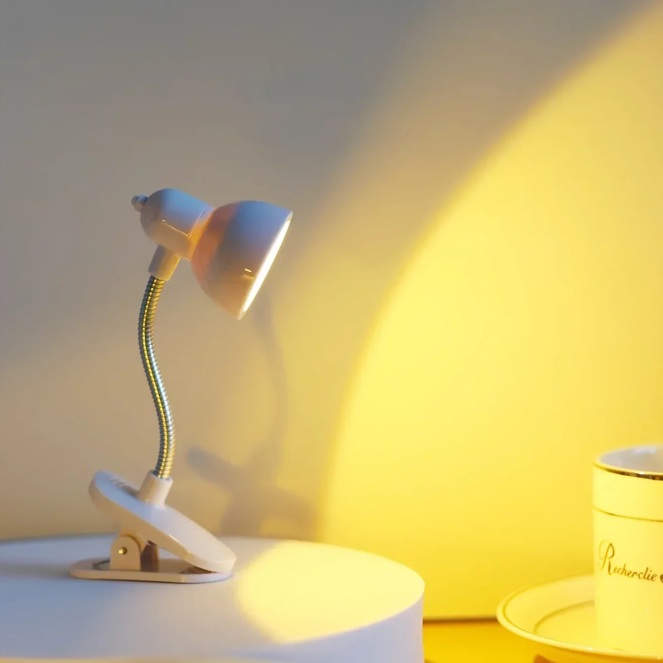 1 Stück tragbare, augenfreundliche Leselampe – warmes und helles Clip-On-Licht mit langlebigem Akku für Bücher und Schreibtische