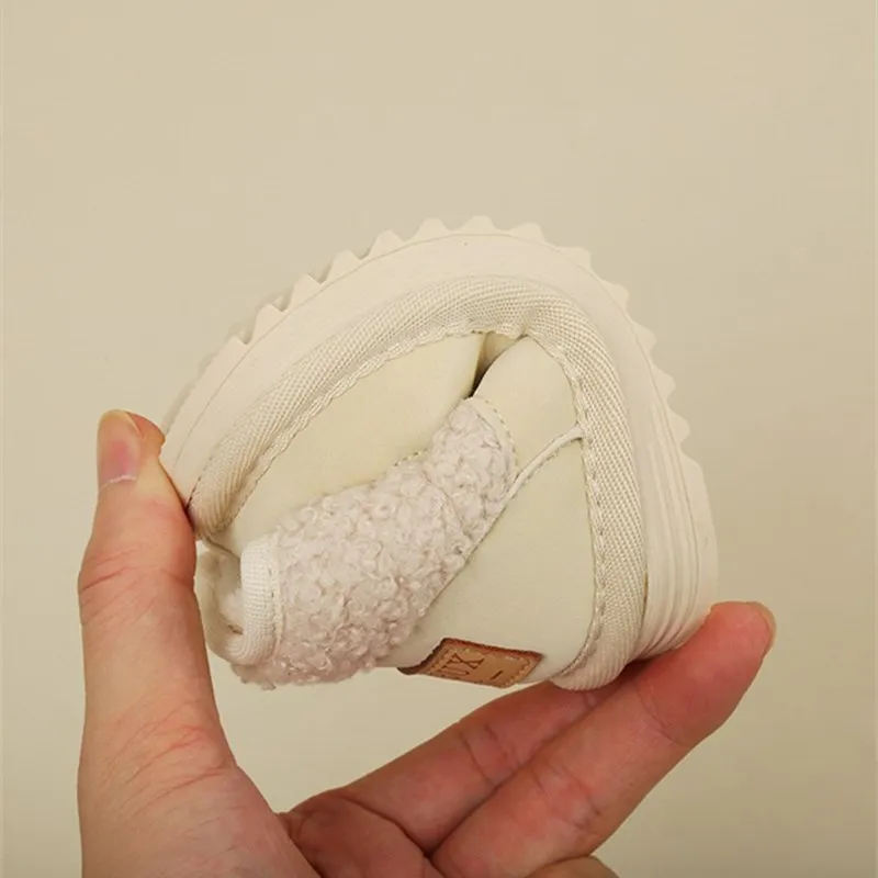 ฤดูหนาวใหม่เด็กรองเท้าบู๊ตหิมะหนังรูปแบบแกะน่ารักเด็กรองเท้า WARM Plush Soft Sole แฟชั่นเด็กวัยหัดเดินรองเท้า 15-25