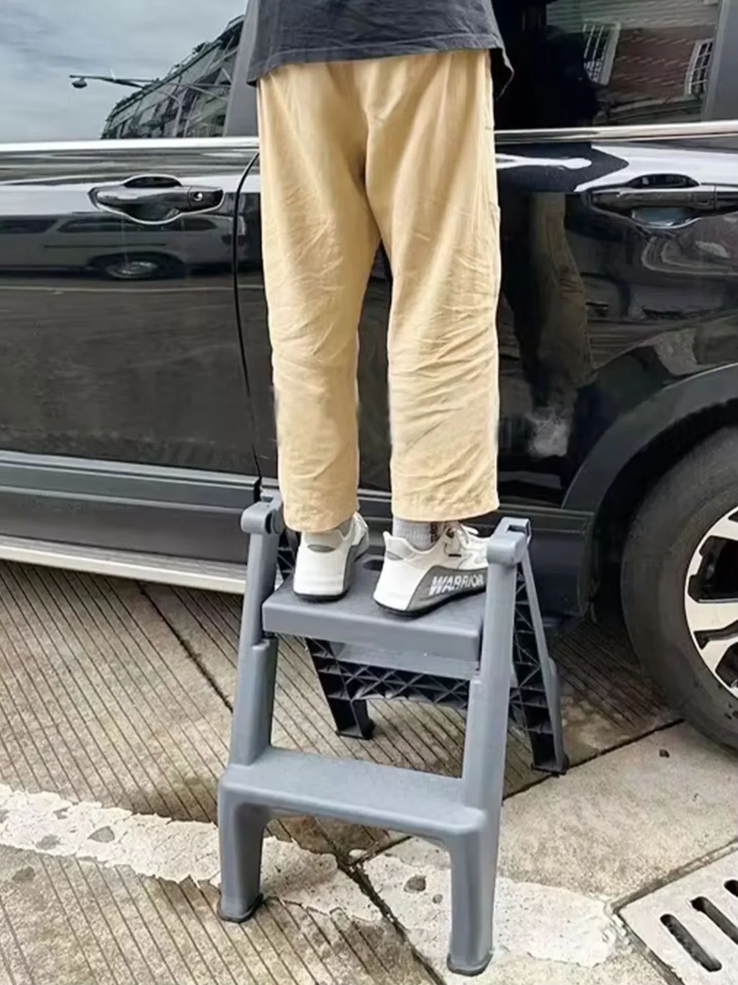 Large Load Capacity 3-Tier Plastic Folding Ladder Sturdy Portable Step Ladder for Home Garden Use