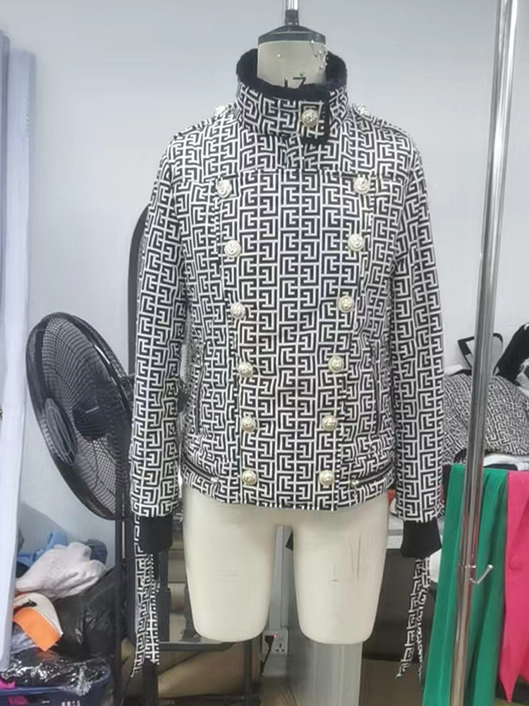 ハイストリート最新 2024 FW デザイナーファッション女性のライオンボタンモノグラム毛皮の襟キルティングジャケットコート