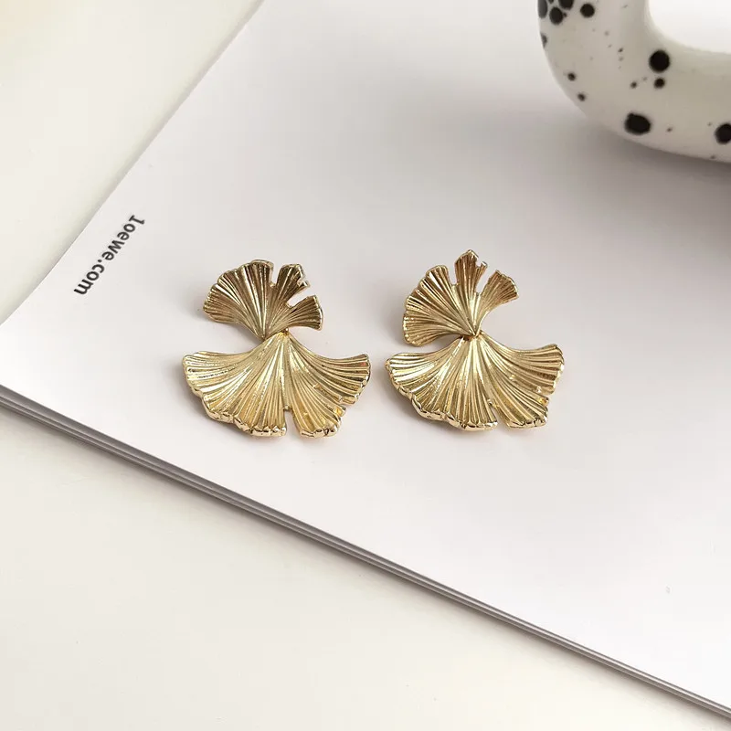Einfache Silber Farbe Metall Große Pflanze Ginkgo Blatt Ohrringe für Frauen Mode-Statement Stud Ohrring Schmuck Geschenk Pendiente