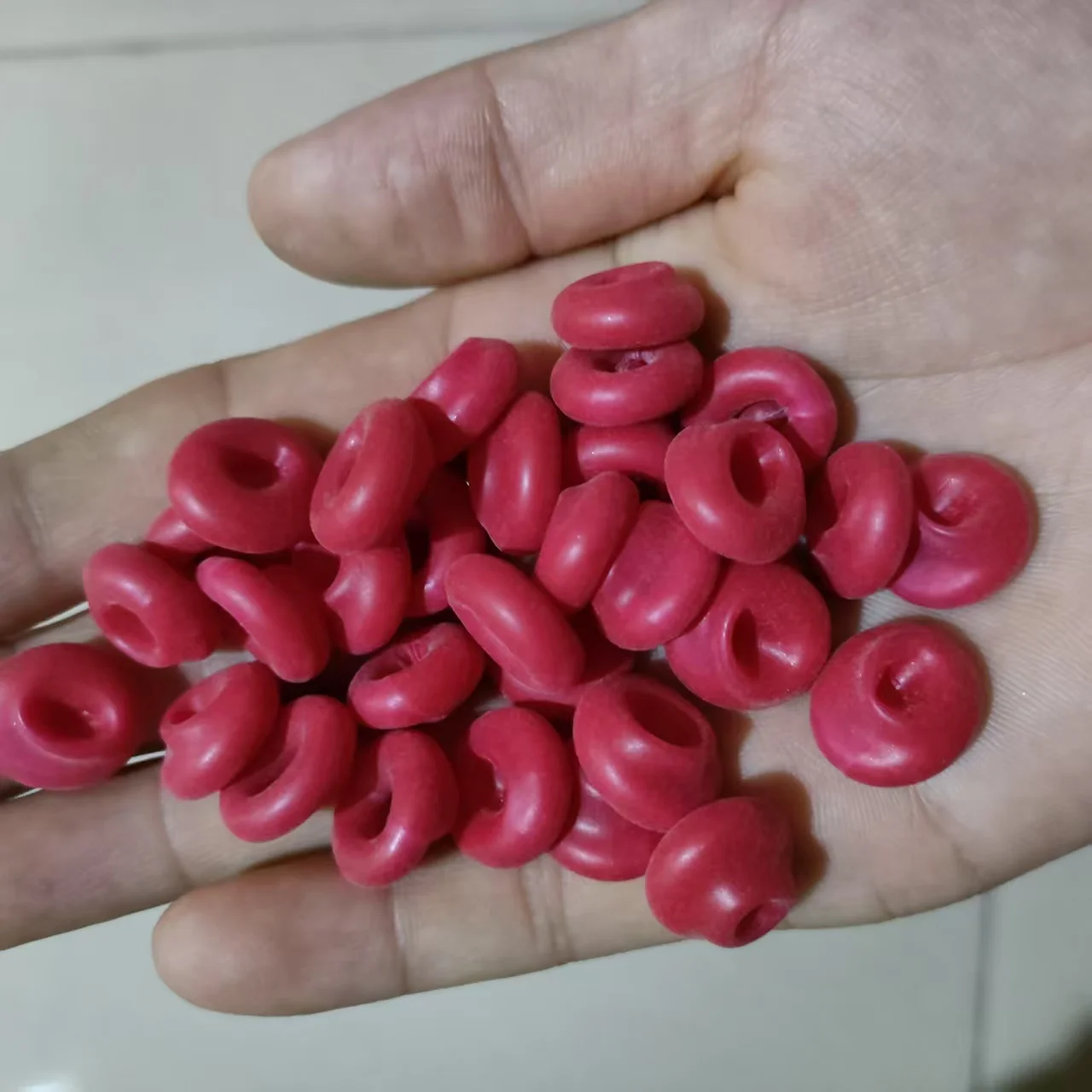 20pcs Caulk Cap Glass Glue Tip Sealing Cap Barrel Glue Mouth Protective Cover Caulking Gun Nozzles Cap Red Caulk Saving Cap