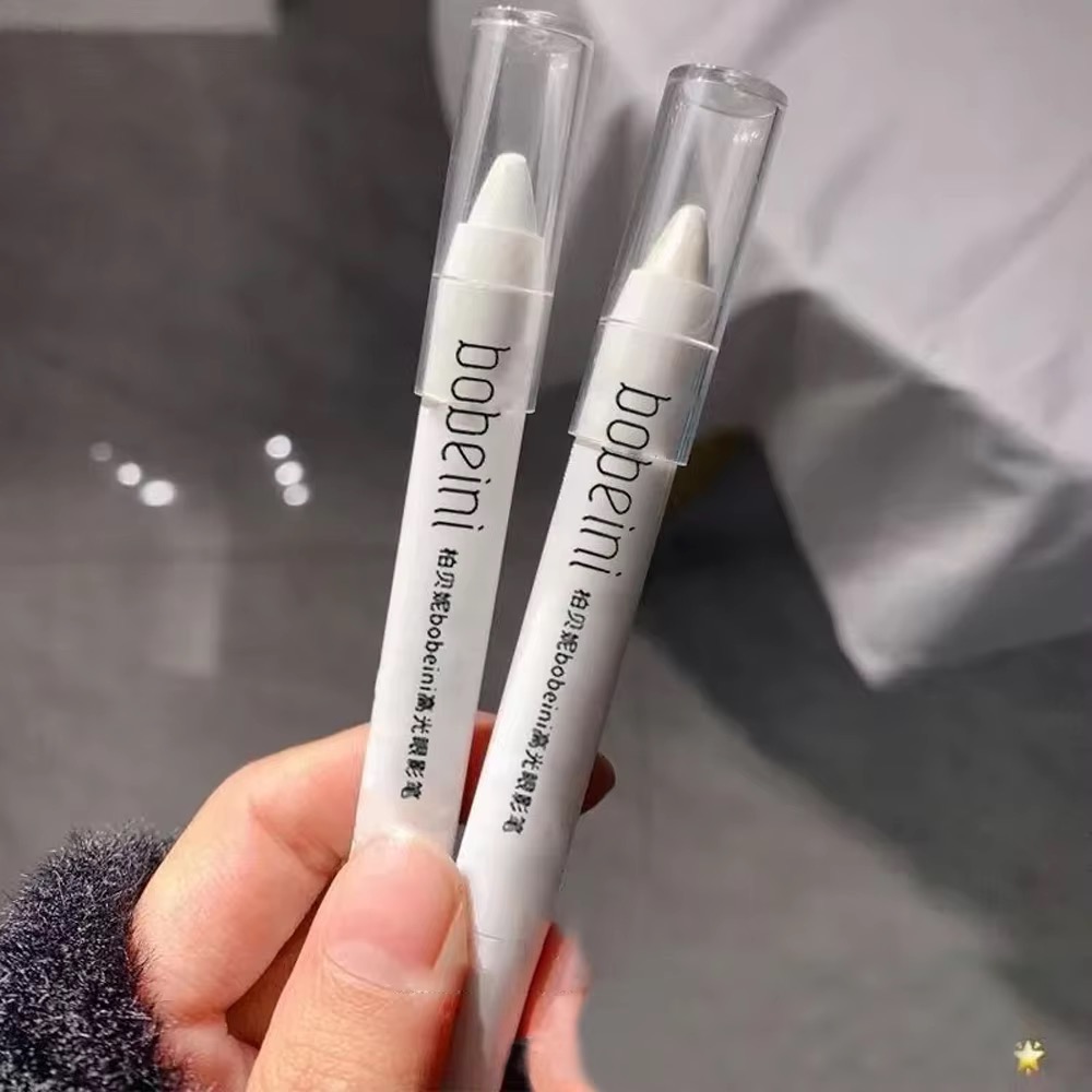 Highlighter Contour Pen – Hydrating & Shimmering Finish Perfect for Nose Highlight & Concealing Flawless Makeup for Any Occasion