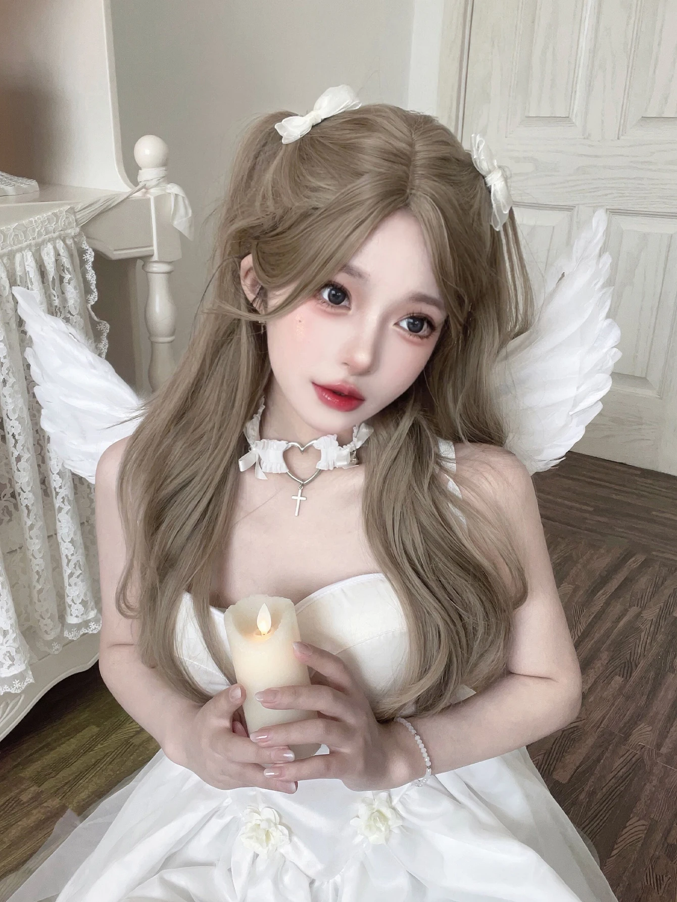 Perucas sintéticas com parte média para mulheres, cabelo longo e ondulado natural, resistente ao calor, festa cosplay, cinza e marrom, 26in