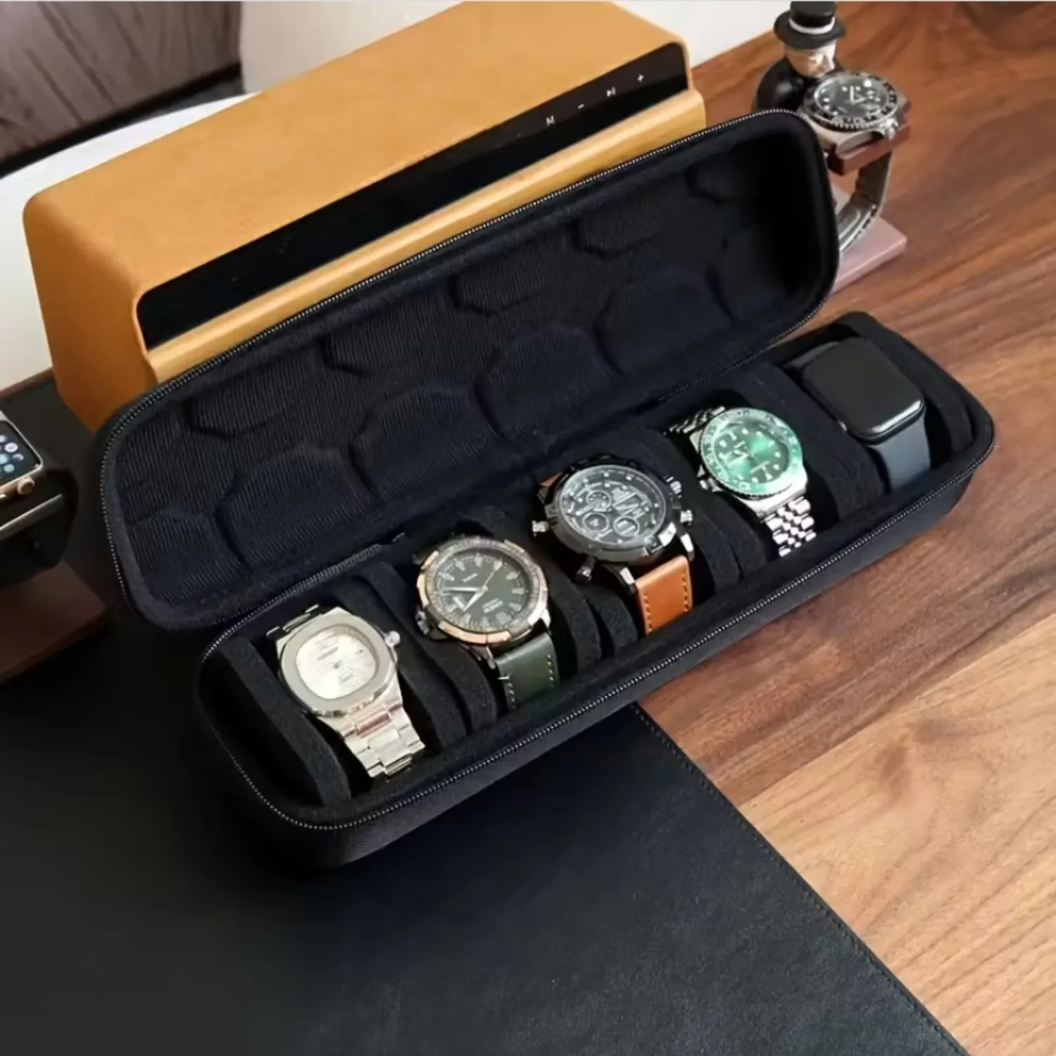 1 ชิ้น 5 ช่องนาฬิกากรณี |   Hard Shell Travel Organizer พร้อมหมอน - Gift Ready (สีดํา) เหมาะสําหรับจัดเก็บนาฬิกาอัจฉริยะ