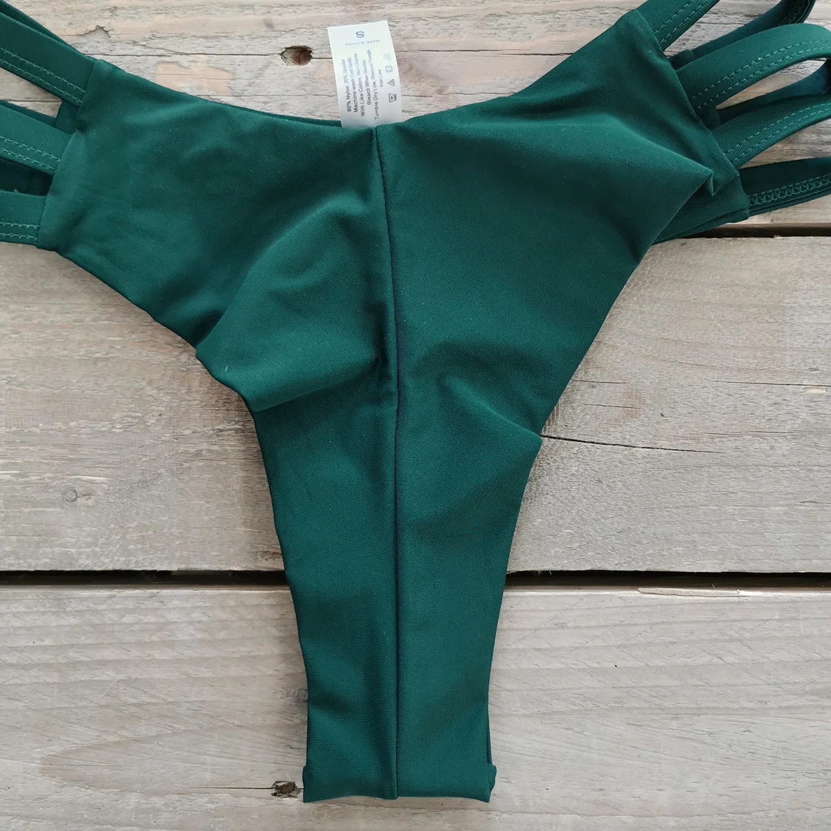 Maillot de bain brésilien confortable, string, bandes, garniture à rayures, col licou, ensemble deux pièces, nouvelle mode, coussinet de poitrine, vêtements de plage, 2024