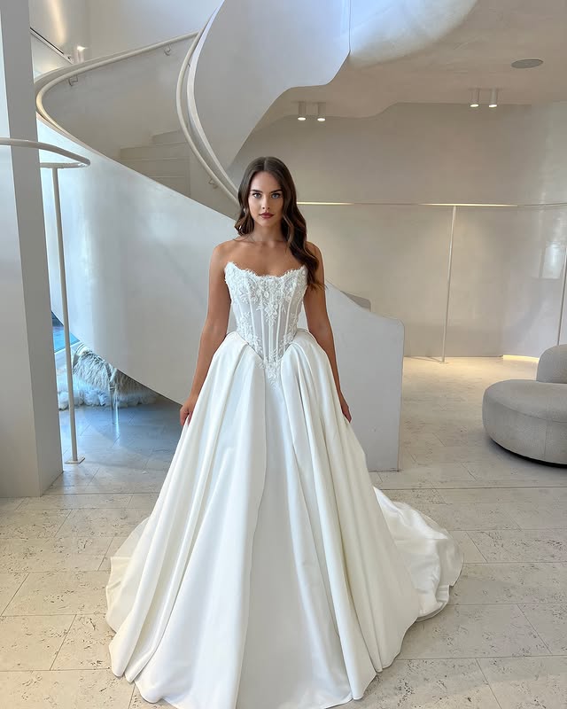 Luxurious Scoop Neckling Lace Bodice Satin A Line Wedding Dresses Custom Made Bridal Grown 2025 Rode De Morrie