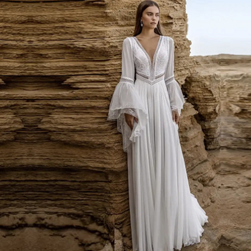 Abito da sposa lungo bianco da spiaggia in chiffon sexy con scollo a V profondo pieghe maniche a pieghe semplice abito lungo fino al pavimento in pizzo senza schienale personalizzato