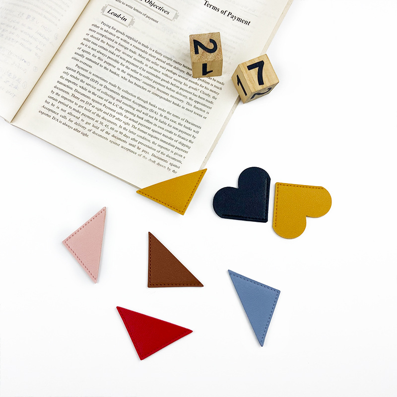 PU ブックマークレザーハートブックマークミニポータブルギフトハートブックマークページフォルダーコーナー保護カバー学用品